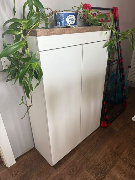 Продам белую обувницу