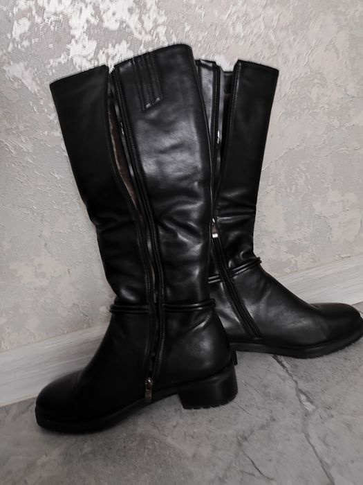 Продам зимние сапоги.