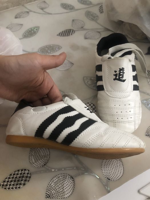 Продам обувь для таэквондо