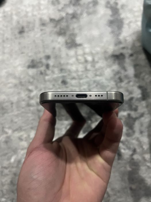 iPhone 15 Pro Natural Titanium