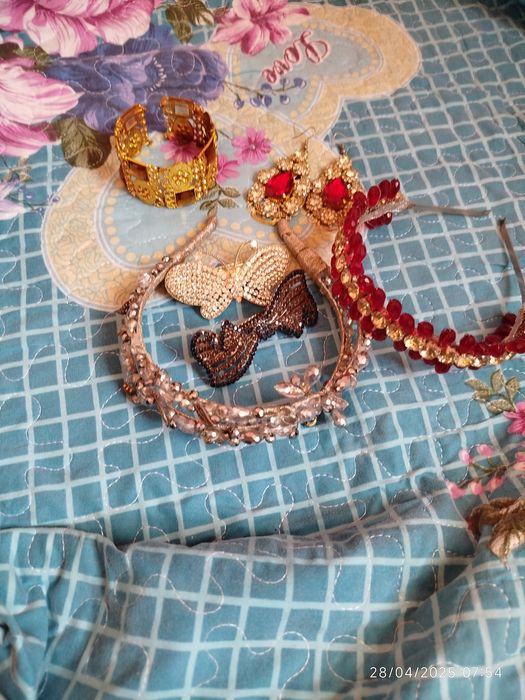 Aksessuarlar  taqinchoqlar