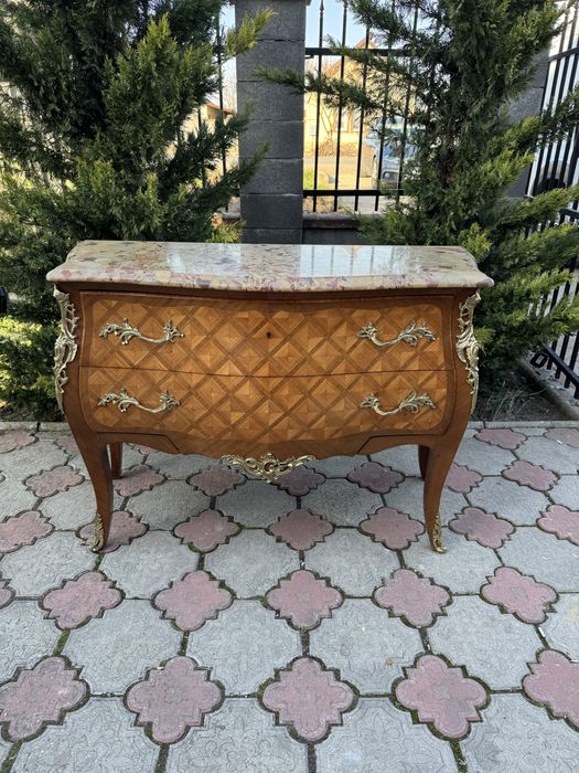 Comoda din lemn cu intarsii, ornamente bronz si blat marmura