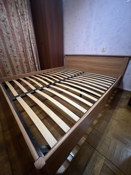 Продаю двуспальную кровать
