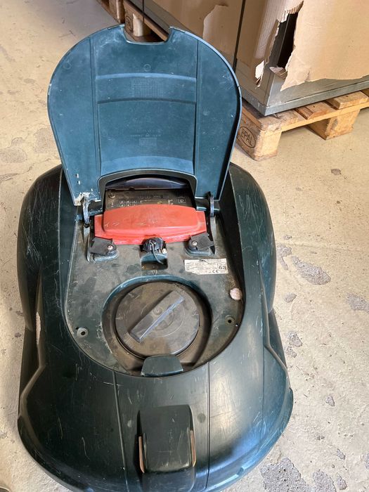 vand robot de tuns gazon husvarna 220 AC pentru piese.
