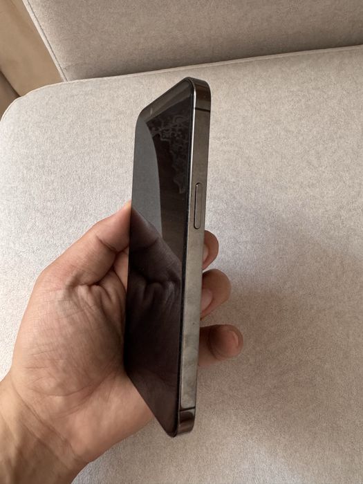 Iphone 13 pro (мокрый асфальт)