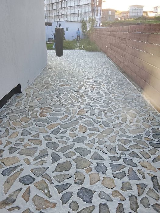 Vand si montez piatra naturala de munte