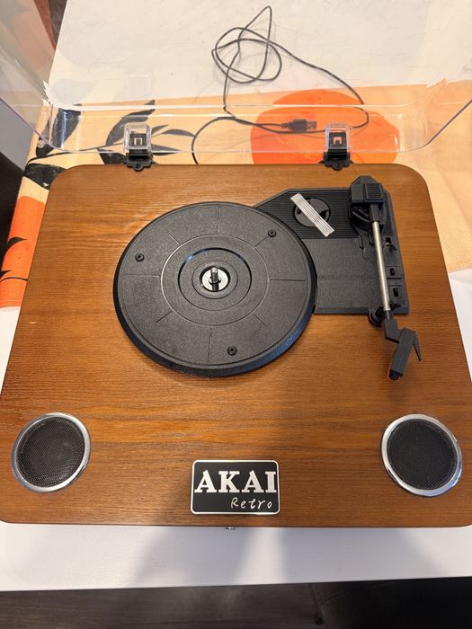 Pickup AKAI ATT-11BT cu Bluetooth – stare foarte bună