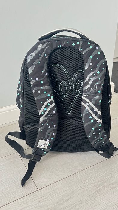 Vând rucsac Dakine Eastpak usa