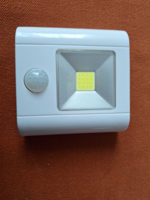 Lampa LED – LIFE cu senzor de miscare, cu magnet, 50 lumeni,  3xAAA
