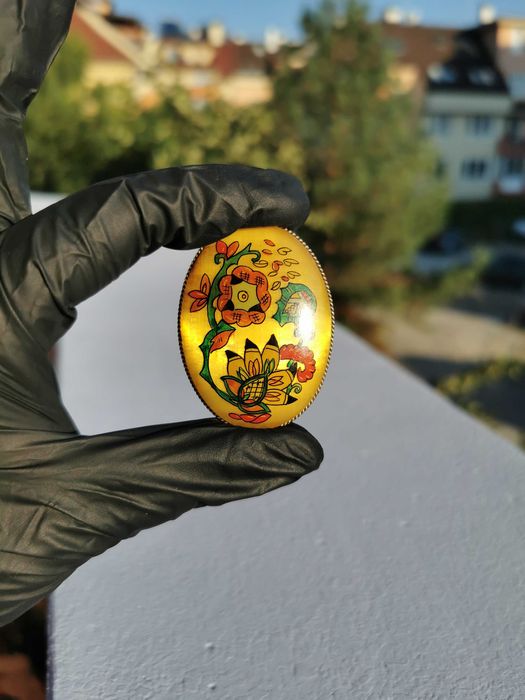 Руска ръчно рисувана брошка от селенит