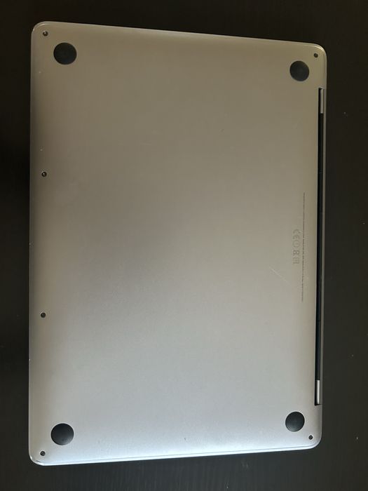 Vând Macbook Pro A1708 i5 8 GB RAM SAD 256 GB