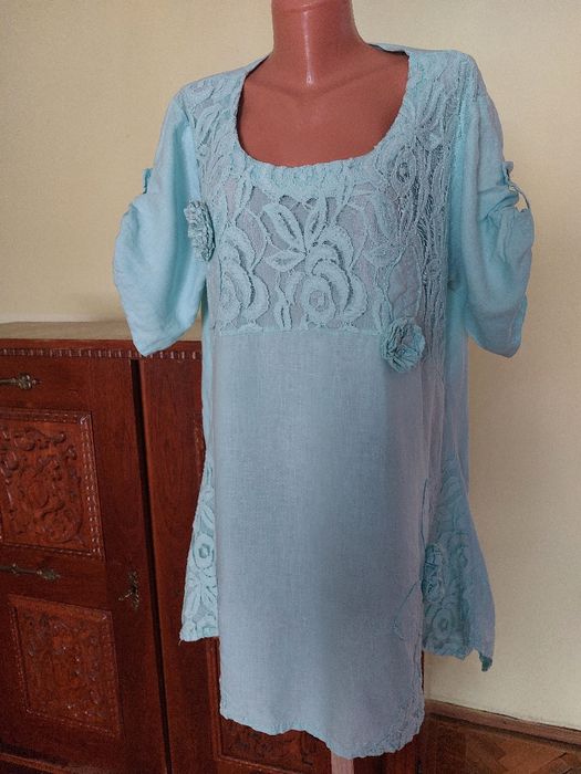 Redusa! Rochie/tunica noua 100% in, culoare de basm, bleu turcoaz cu dantela si trandafiri tot de in