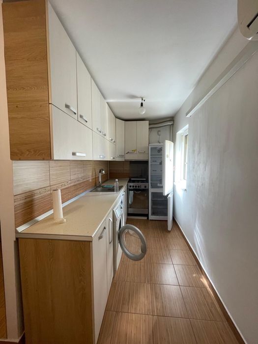 Vand apartament cu 1 camera in bloc mixt , zona Sp. Judetean
