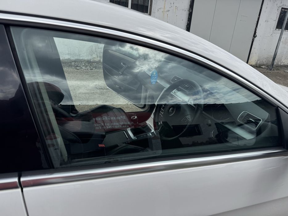 Geam dreapta fata privacy glass Volkswagen Passat CC 2.0 CFGB 2011