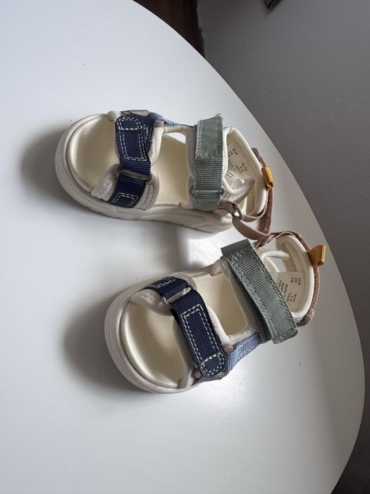 Бебешки сандали H&M за момче