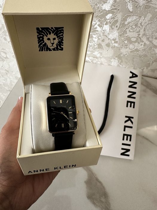 Продам часы Anna Klein