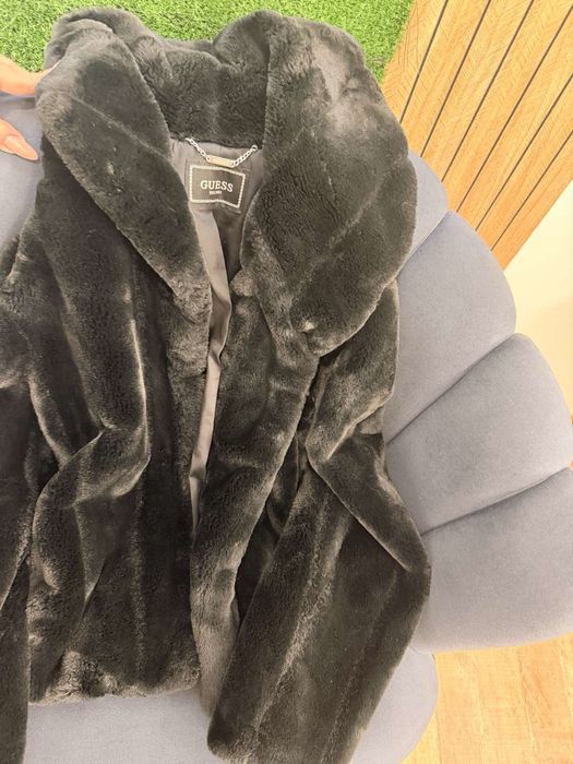 Пухено зимно яке Guess