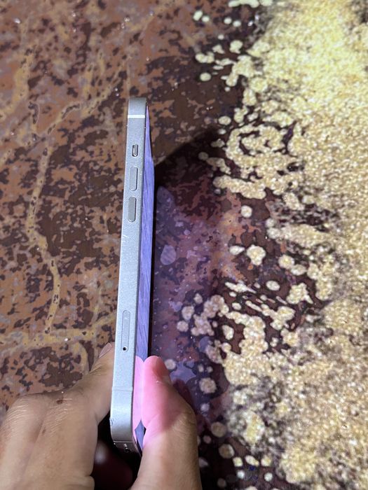 Продам Iphone 13