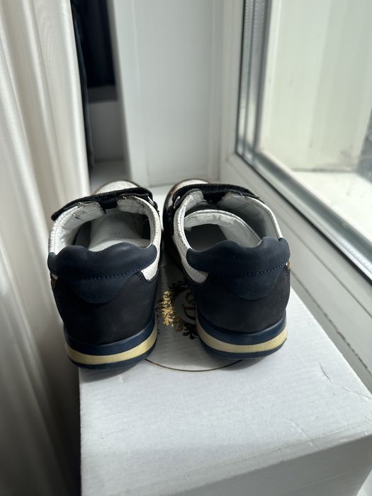 Детские кроссовки