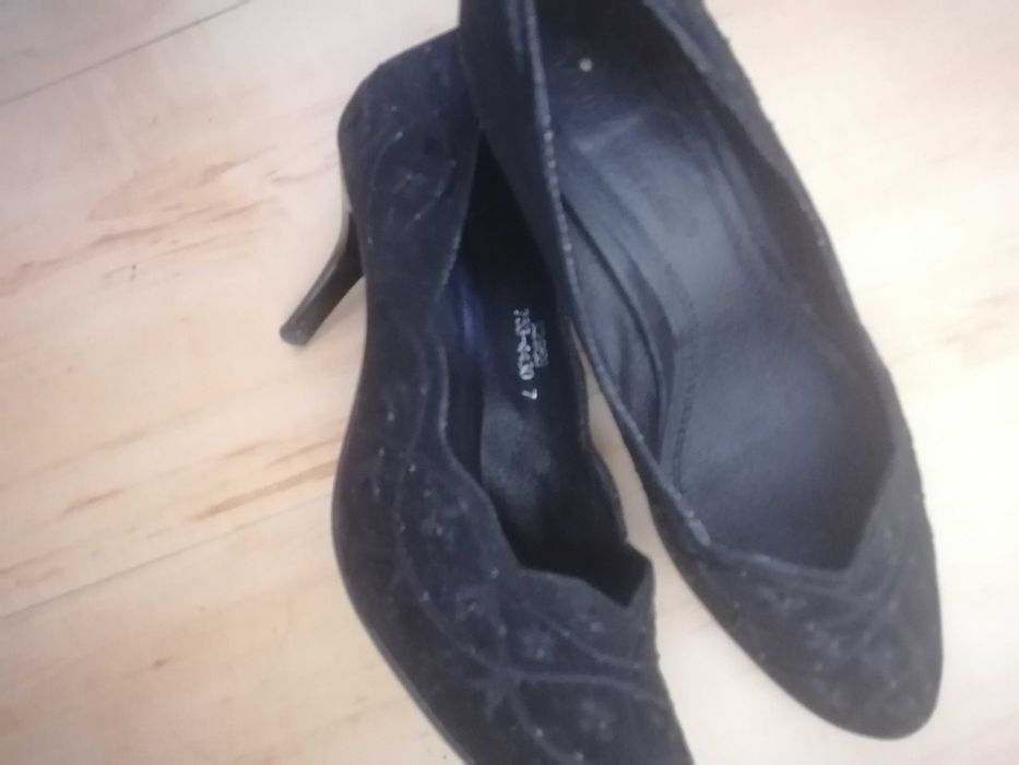 Продам чёрные туфли размер 38