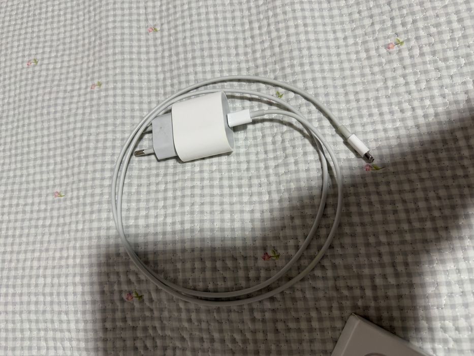 Продам iPhone 13 128 память