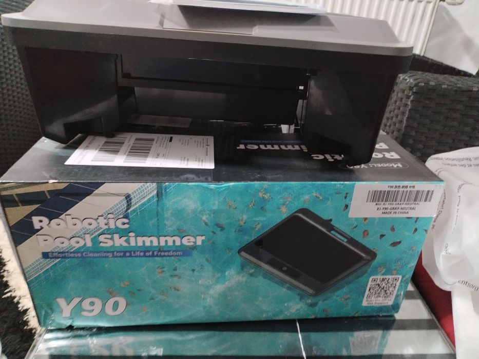 Robot piscina cu acumulator și solare! Nou