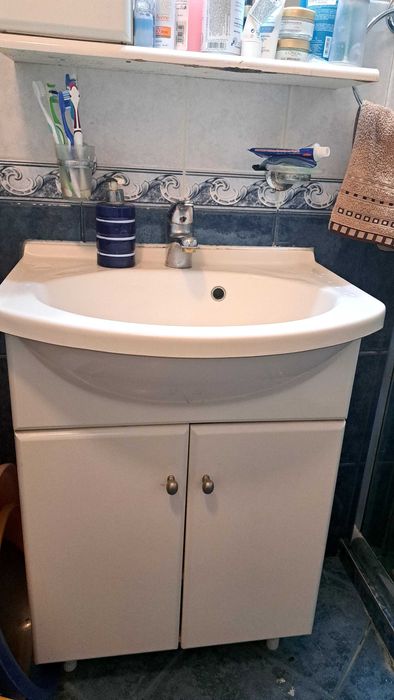 Мебели за баня /Шкаф долен и горен + мивка + смесител /