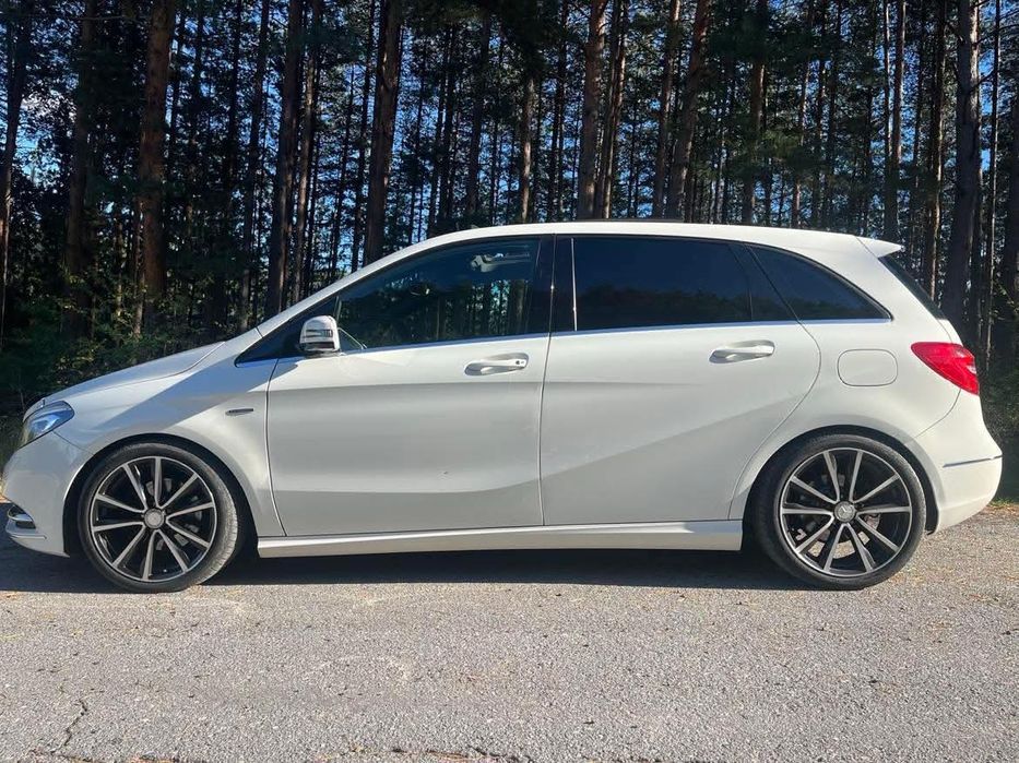 Продавам Mercedes B 200
