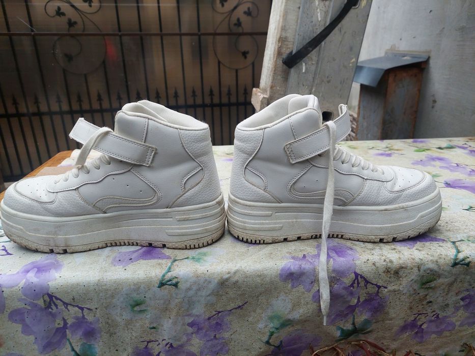 De vînzare adidași fete mărimea 37,folosiți dar încă în stare bună.