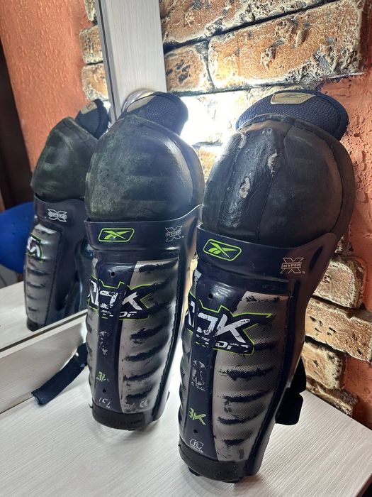 Комплект Хоккейные наколенники и нагрудник