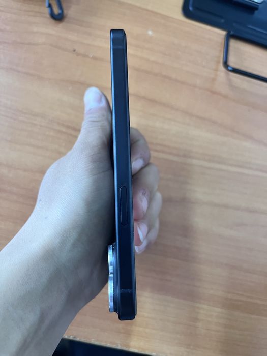 Продам айфон 15