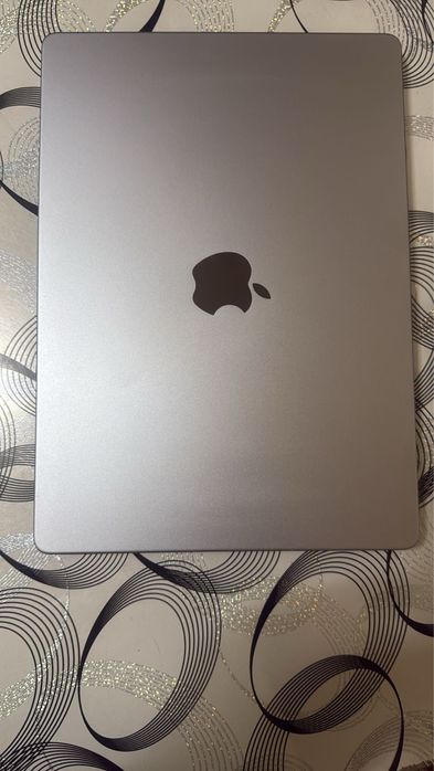 MacBook M1 pro 16gb ram 1 T ssd