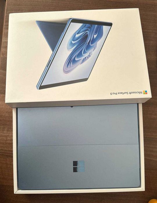 Vand Tableta noua Microsoft Surface PRO 9 cu keyboard, mouse, pen