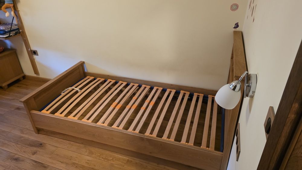 Единично легло и нощно шкафче