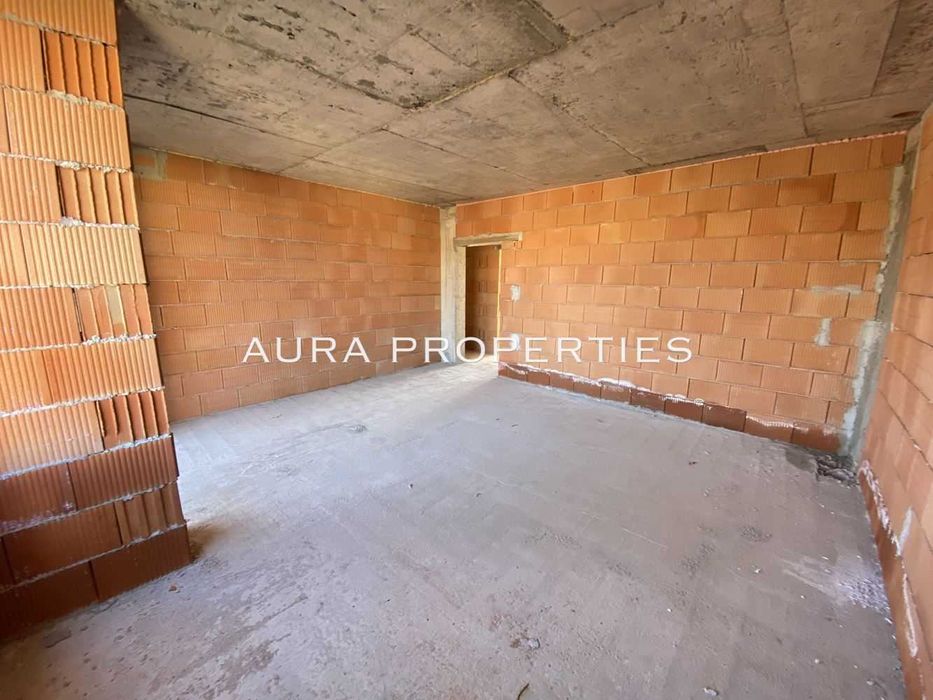 Продава се Тристаен апартамент в Разград, Център - 90 кв.м за 1020 €/кв.м - Снимка #1