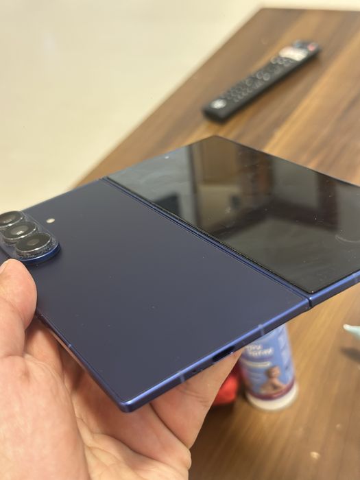 Продавам Samsung Galaxy Z fold 7 512 GB 2 години гаранция. Закупен на 6.03.2026г.