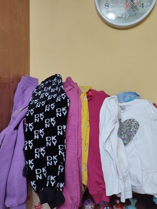 Продам вещи б/у на девочку в отличном состоянии 4-5 лет