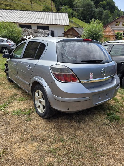 Opel Astra H 1.3 cdti avariat
