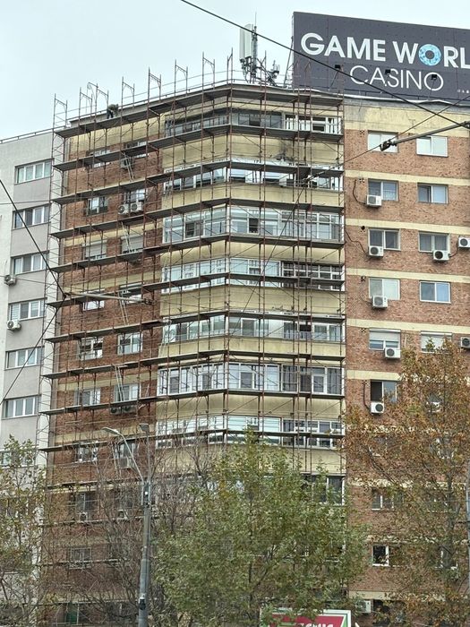 Schela metalică de fațadă – închiriere și montaj