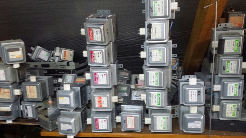 Magnetron cuptor cu microunde