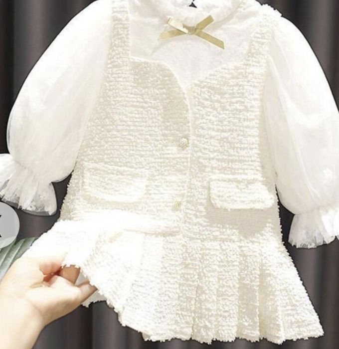 Детска рокля с дантелени ръкави