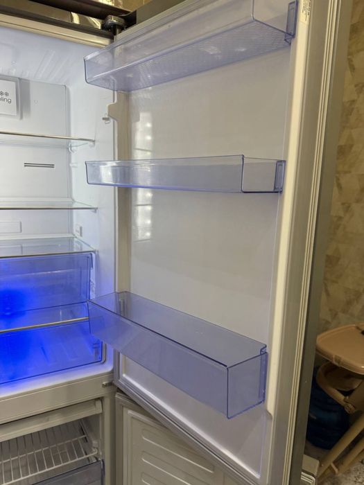 Холодильник BEKO.