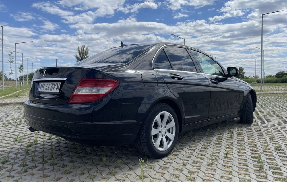 De vanzare Mercedes C200 D 136 cp 380 km Masina se prezinta într-o stare f buna Itp valabil  impozit platit