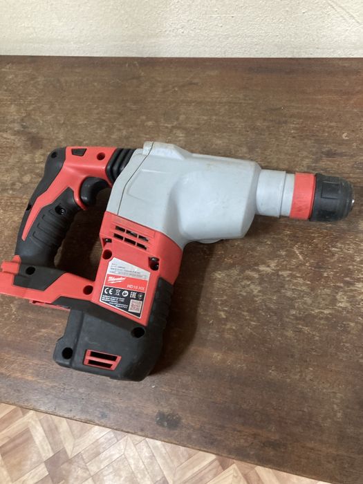 Перфоратор Milwaukee