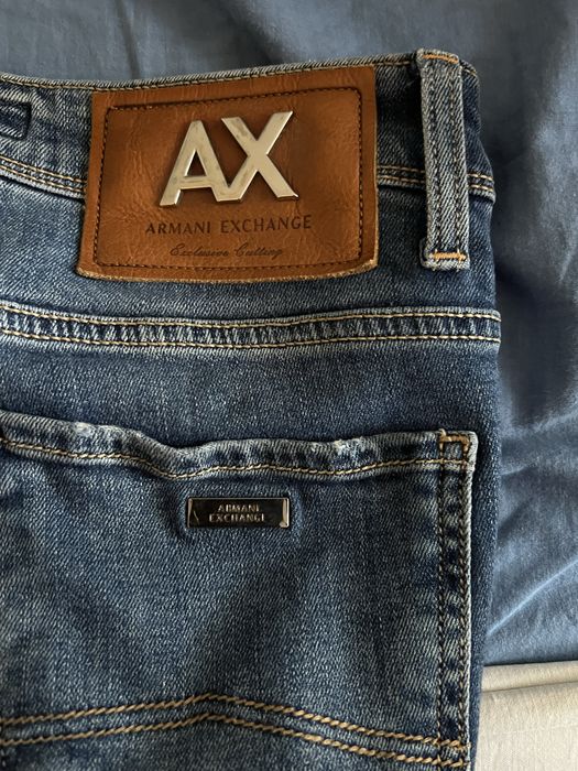 Vând  blugi noi Armani Exchange elastici.