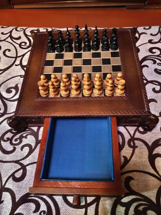 Продаю шахматы деревянные