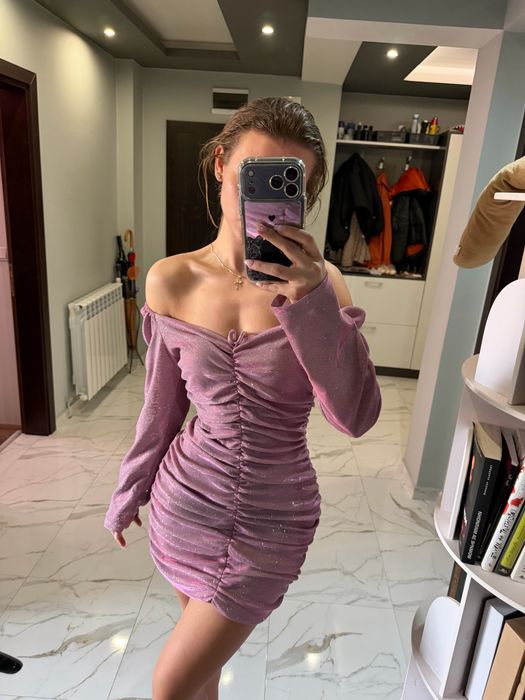 Официални рокли.