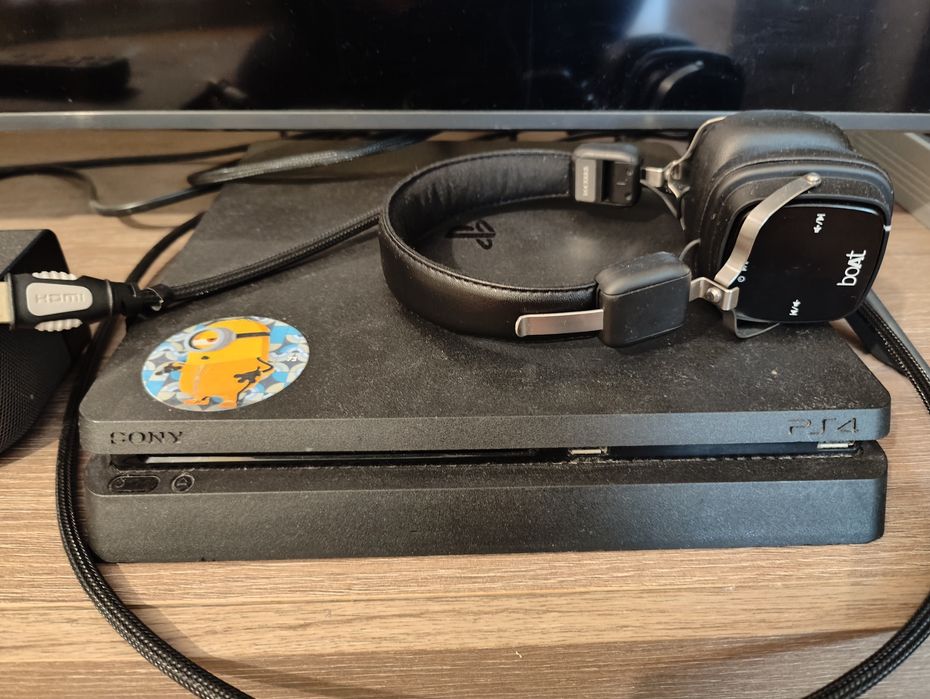 PS4 + console + jocuri