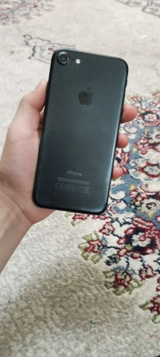 Iphone 7  sotiladi