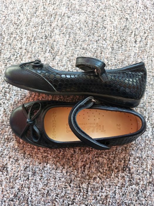 Продам новые туфли для девочек